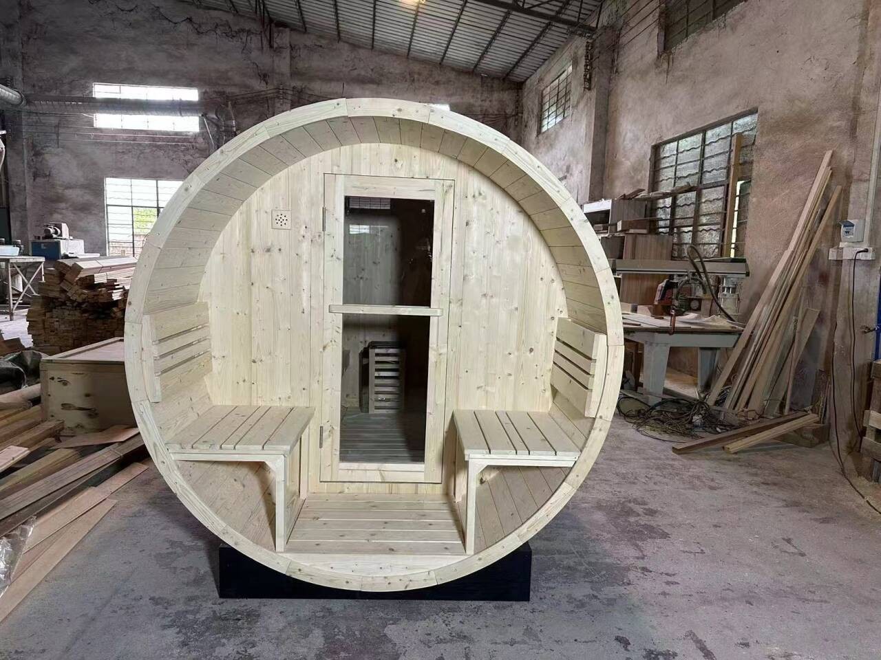 Barrel sauna cabins ready for a distributor order.