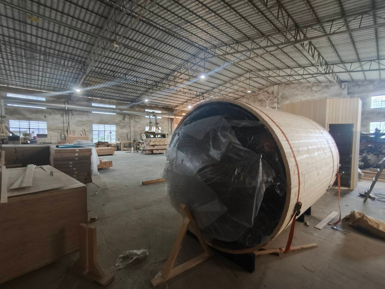 Barrel sauna cabins on the assembly floor